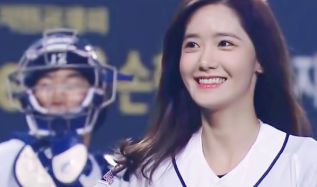 YOONA(SNSD) – Opening of baseball game