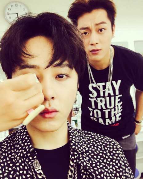 yong junhyung yoon dujun 10 Things Bromance Caught In K-Idol Photos