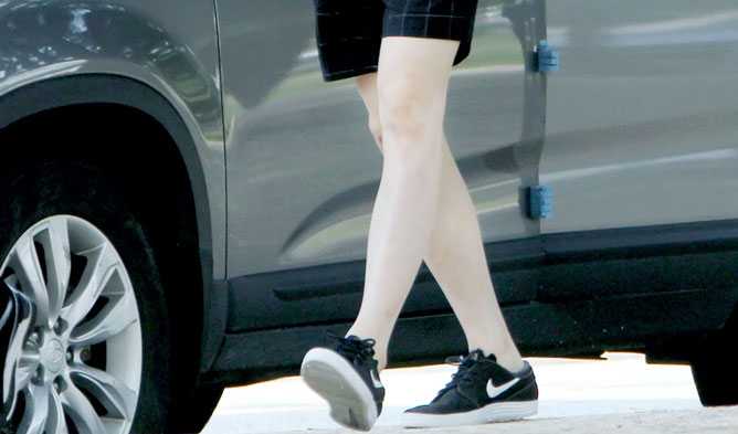 male-idol-legs
