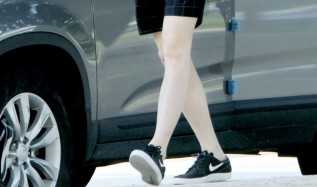 male-idol-legs