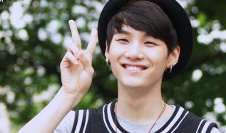 kpop idols, kpop, male kpop idols, male kpop idols with cave mouth smile, kpop idols smile, suga smile, bts, bts suga, bts suga smile, ikon, ikon junhoe, ikon junhoe smile, exo, exo smile, exo xiumin, xiumin smile, shinee, shinee onew, onew smile, wooji, wooji smile, sungjae, sungjae smile, gdragon, gdragon smile, big bang, big bang gdragon